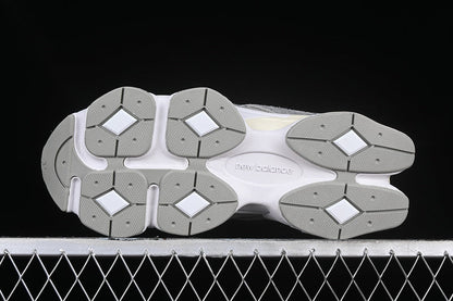 Tênis Runner Cinza e Branco Solado Espesso