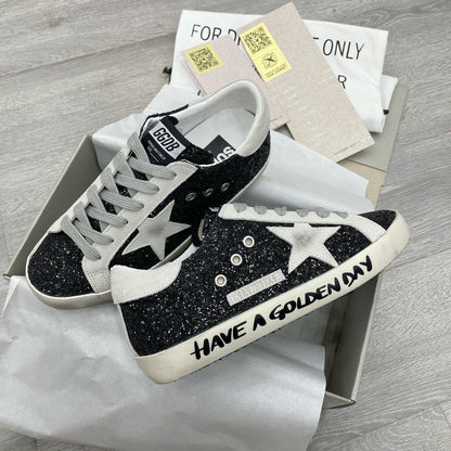Tênis Couro Branco Detalhe Dourado Cano Baixo