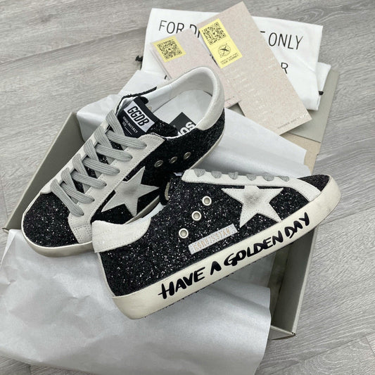 Tênis Couro Branco Detalhe Dourado Cano Baixo