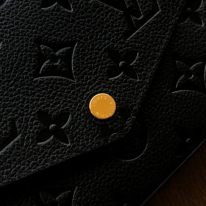 Bolsa Pequena Couro Padrão Monograma Embossado Preto