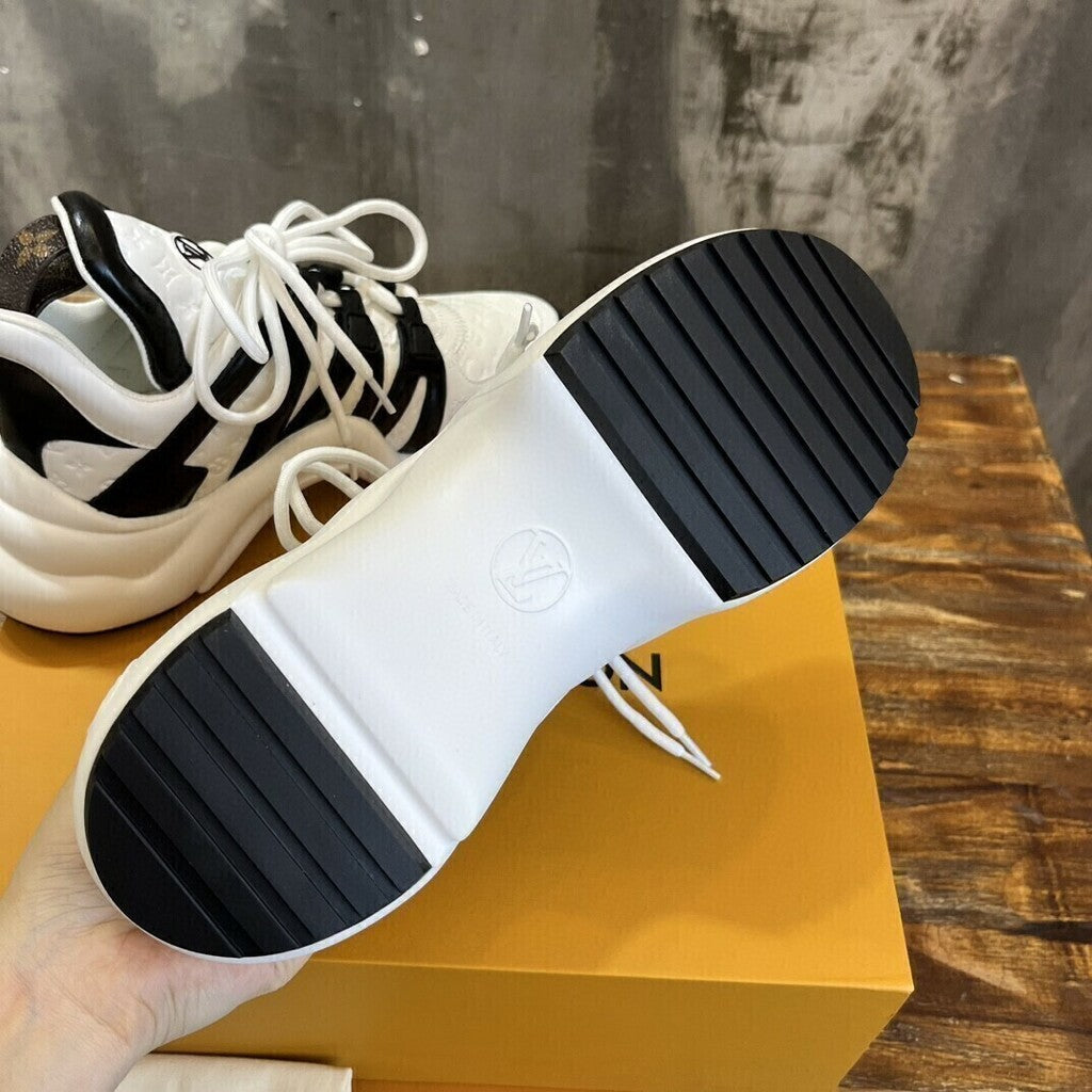 Tênis Casual Couro Branco Preto Padrão Monograma Geométrico