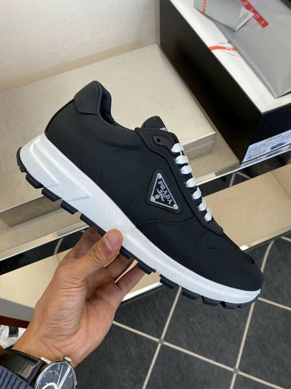 Tênis Couro e Nylon Preto Branco Solado Robusto