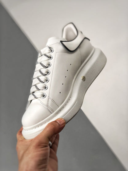 Tênis Oversized Couro Branco Detalhe Preto Colorido