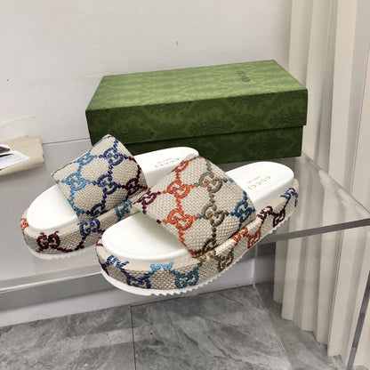 Sandália Plataforma Couro Multicolorida Tiras Arco-Íris