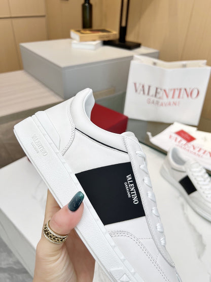 Tênis Couro Cano Alto Branco com Detalhe Lateral