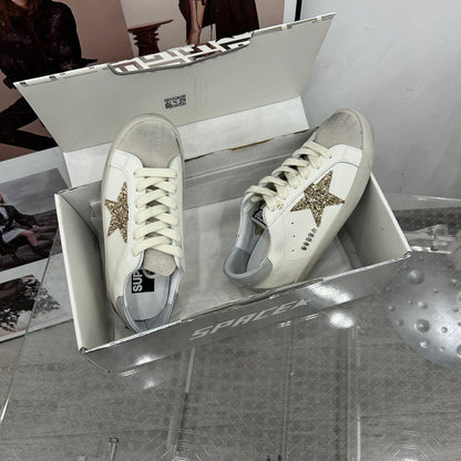Tênis Couro Branco Estrela Lateral Dourada