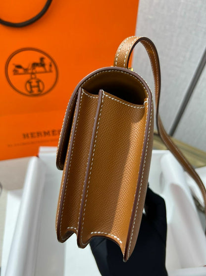 Bolsa Satchel Couro Estruturada com Fecho Frontal
