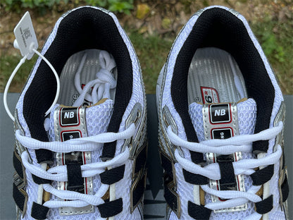 Tênis Runner Malha Branco Detalhes Dourado