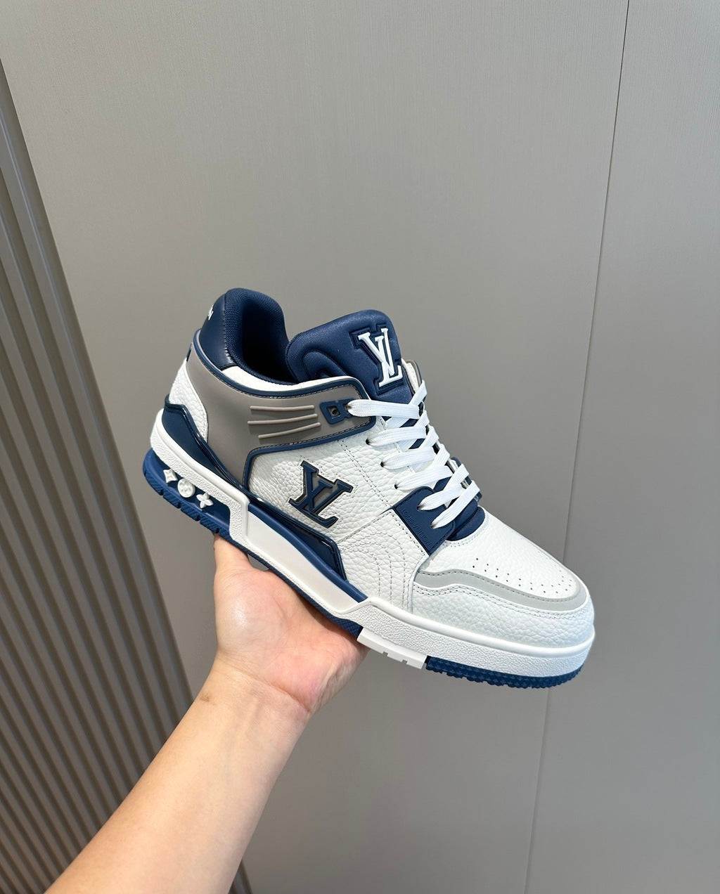 Tênis Couro Branco Detalhe Azul