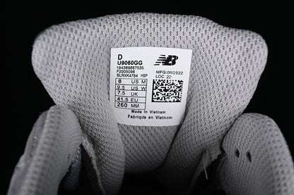Tênis Runner Cinza Chumbo Detalhes Contrastantes