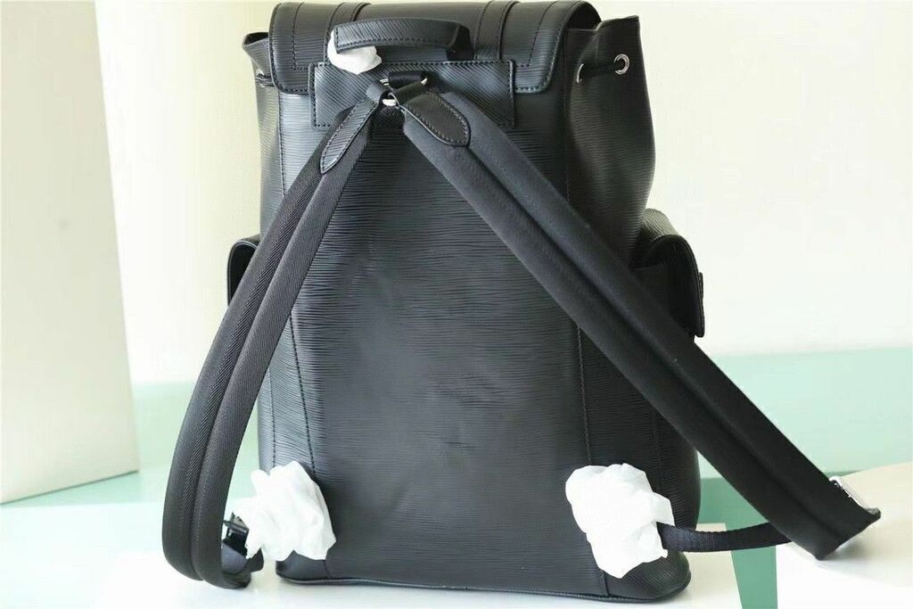 Mochila Couro Padrão Monograma Geométrico Marrom Tamanho Médio