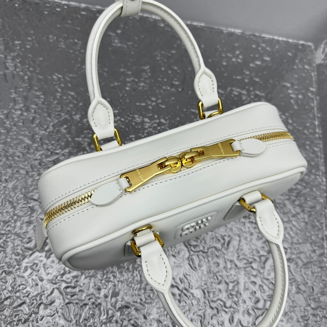 Bolsa Couro Estruturada Marrom Placa Frontal