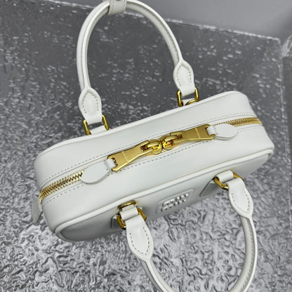 Bolsa Couro Estruturada Marrom Placa Frontal
