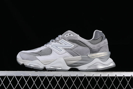 Tênis Runner Cinza Chumbo Detalhes Contrastantes