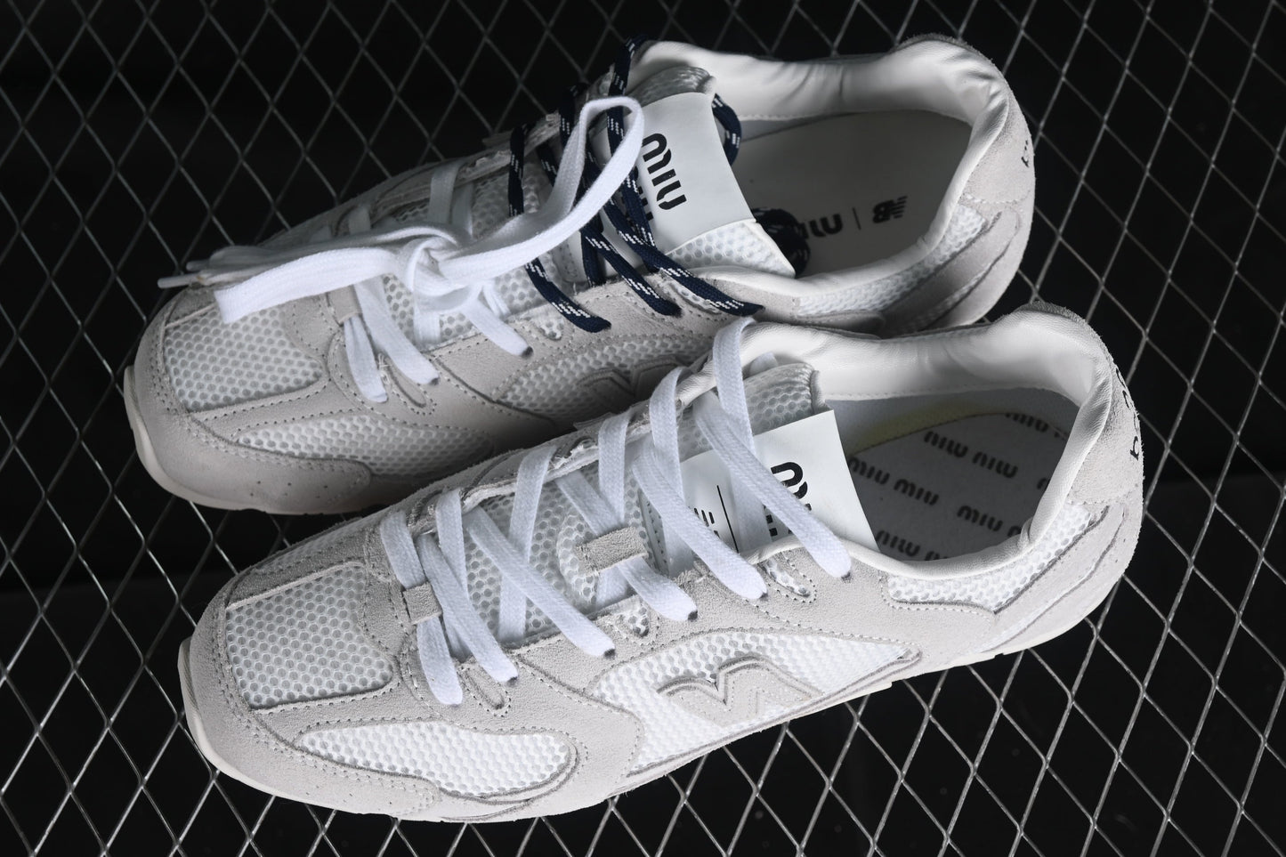 Tênis Runner Malha Branca Detalhe Lateral