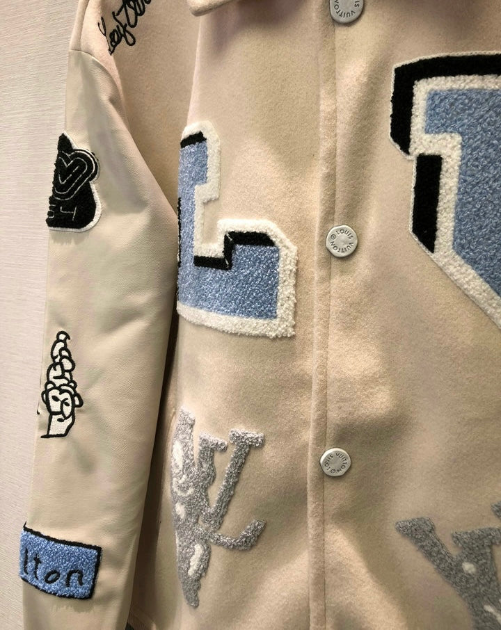 Jaqueta Varsity Couro e Lã Aplicações Coloridas
