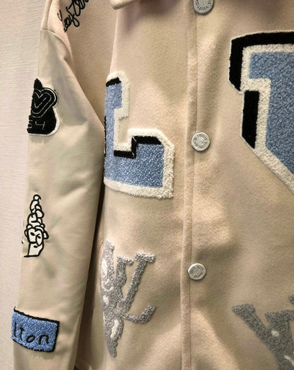 Jaqueta Varsity Couro e Lã Aplicações Coloridas