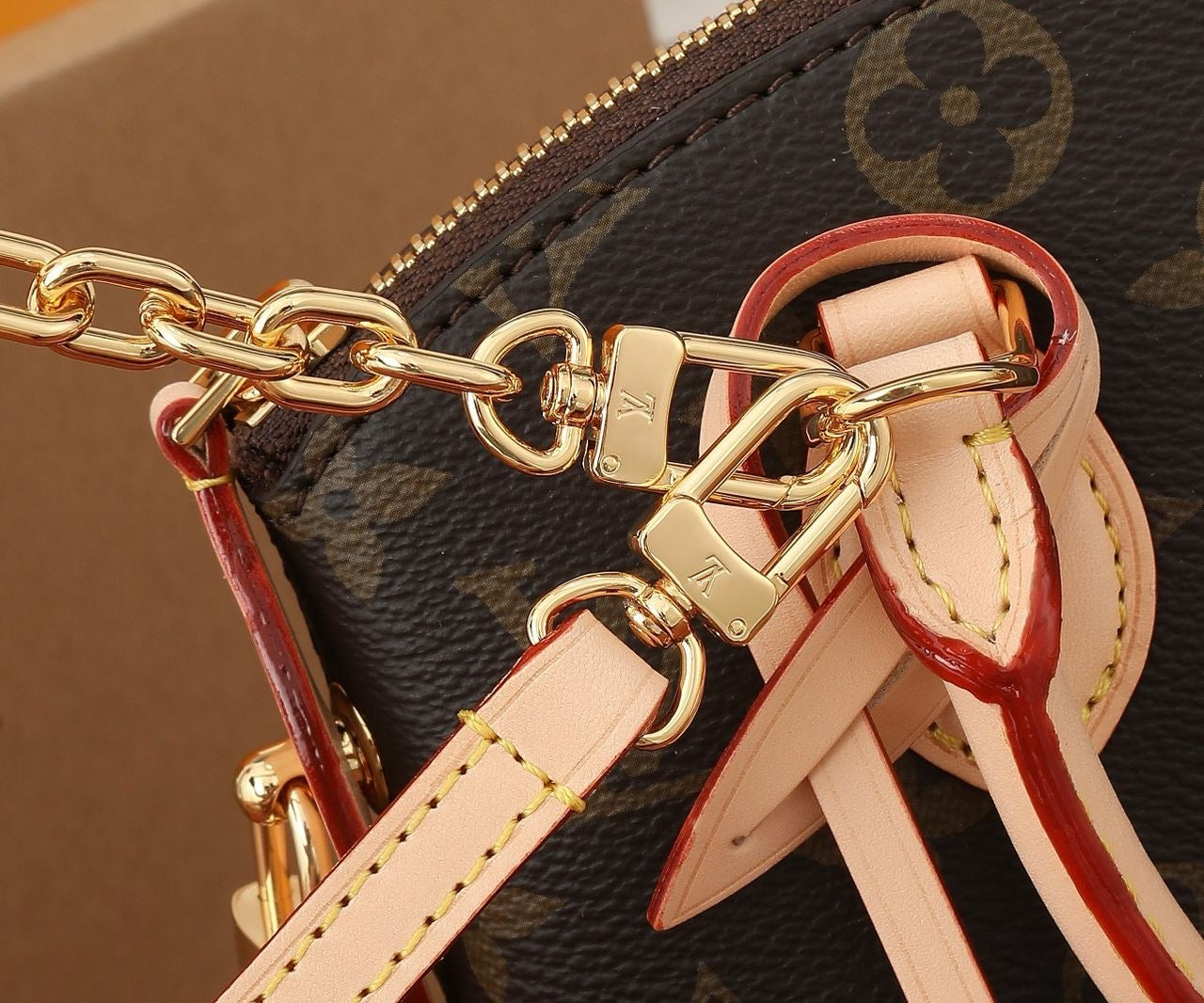 Bolsa Estruturada Couro Padrão Monograma Geométrico Marrom