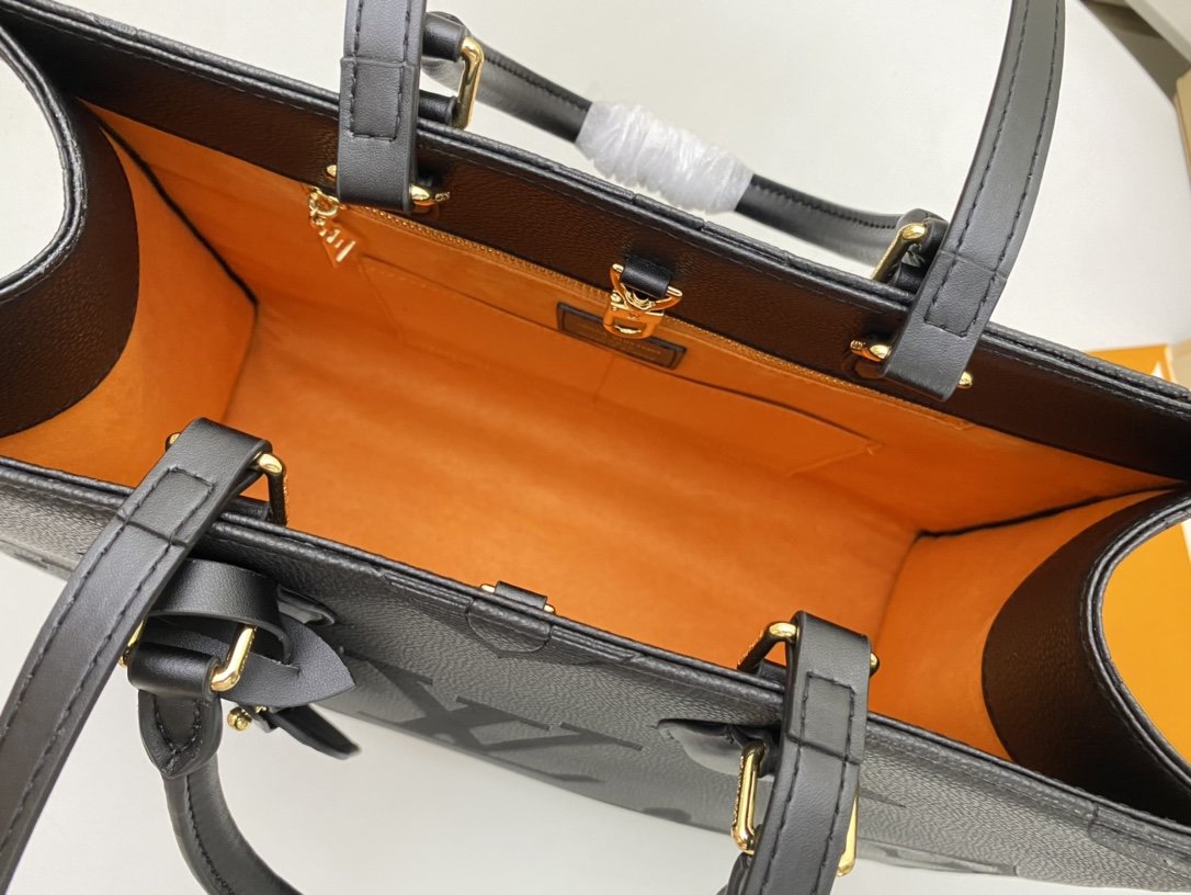 Bolsa Tote Couro Padrão Monograma Geométrico Marrom Tamanho Médio