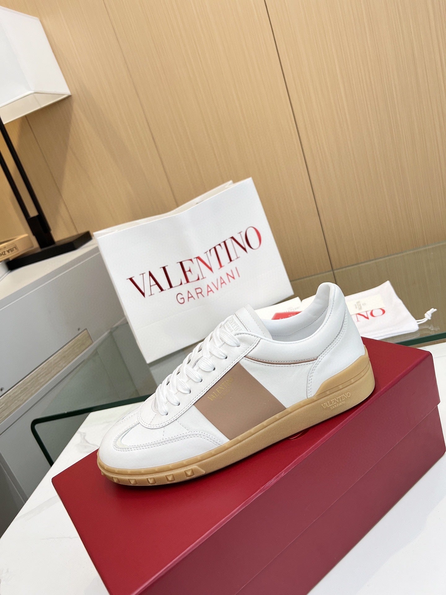 Tênis Couro Cano Baixo Branco com Detalhe Lateral