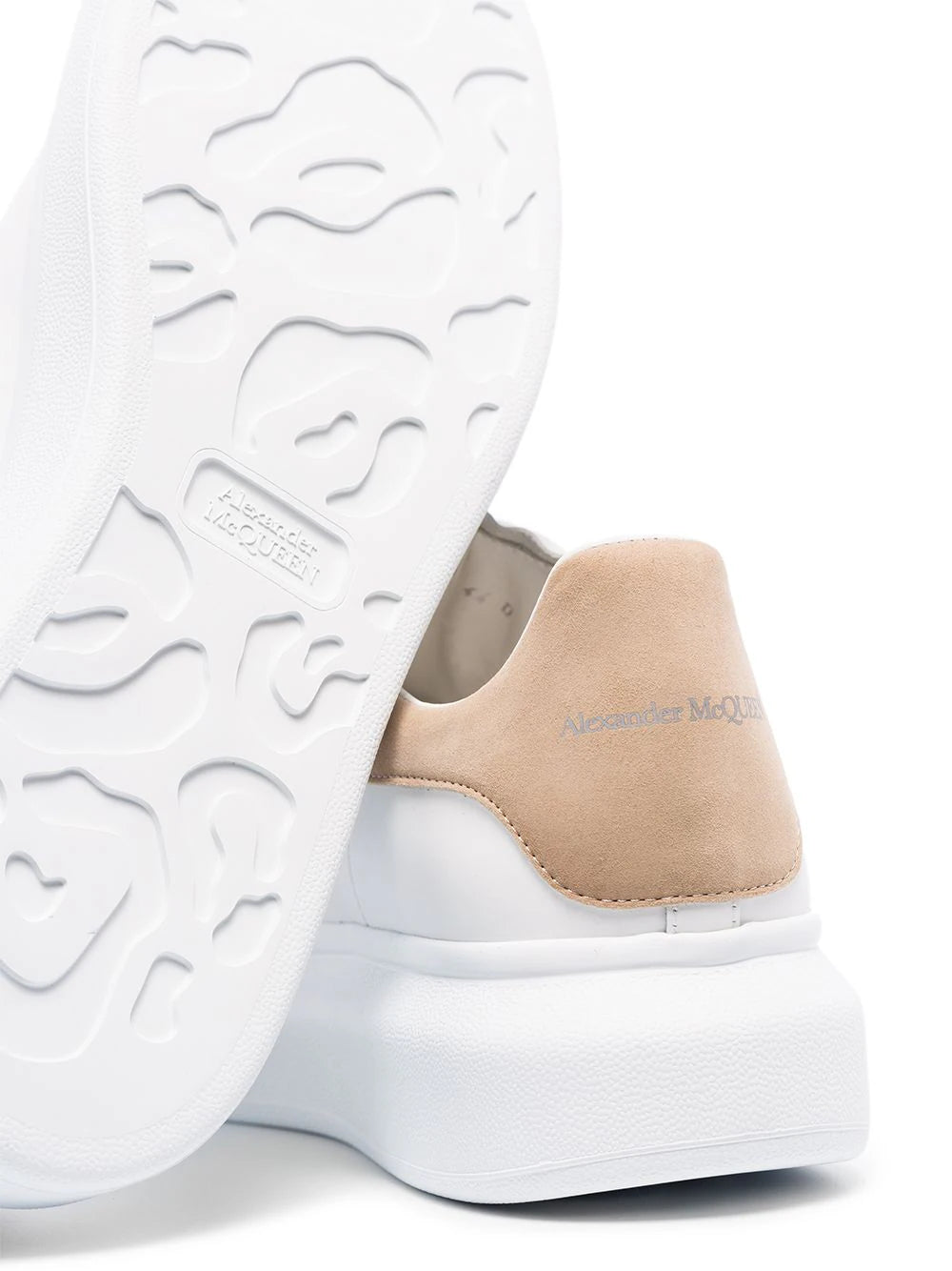 Alexander McQueen Tênis cano baixo com solado chunky