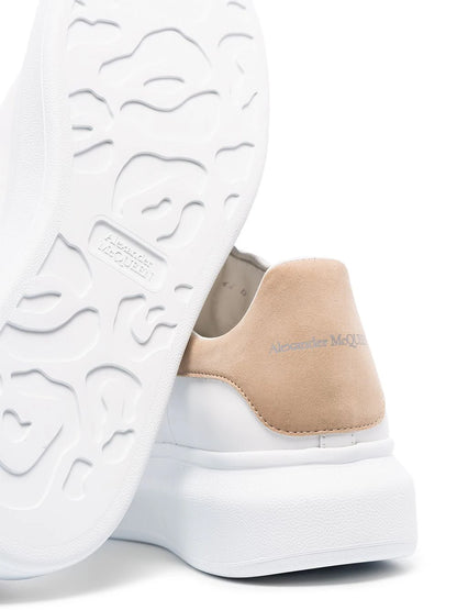 Alexander McQueen Tênis cano baixo com solado chunky