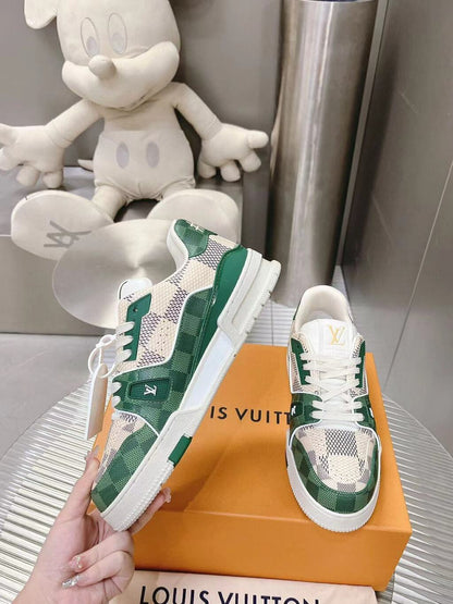 Tênis Couro Branco Detalhes Coloridos Verde Cinza Marrom