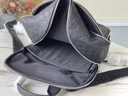 Mochila Couro Padrão Quadriculado Marrom Escuro