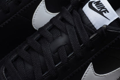 Tênis Couro Clássico Preto e Branco Listra Lateral