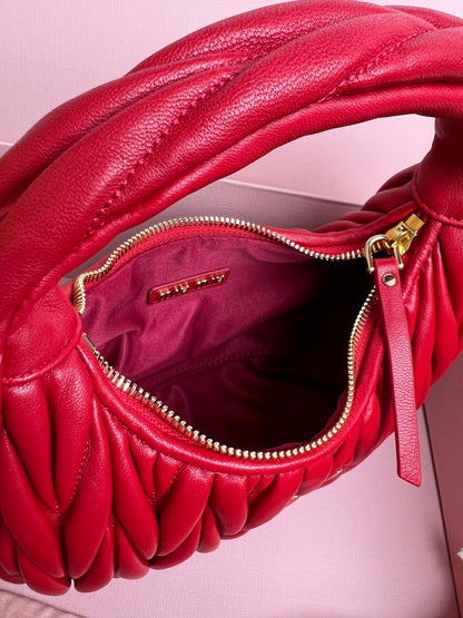 Bolsa Hobo Mini Cetim Acolchoado Vermelho