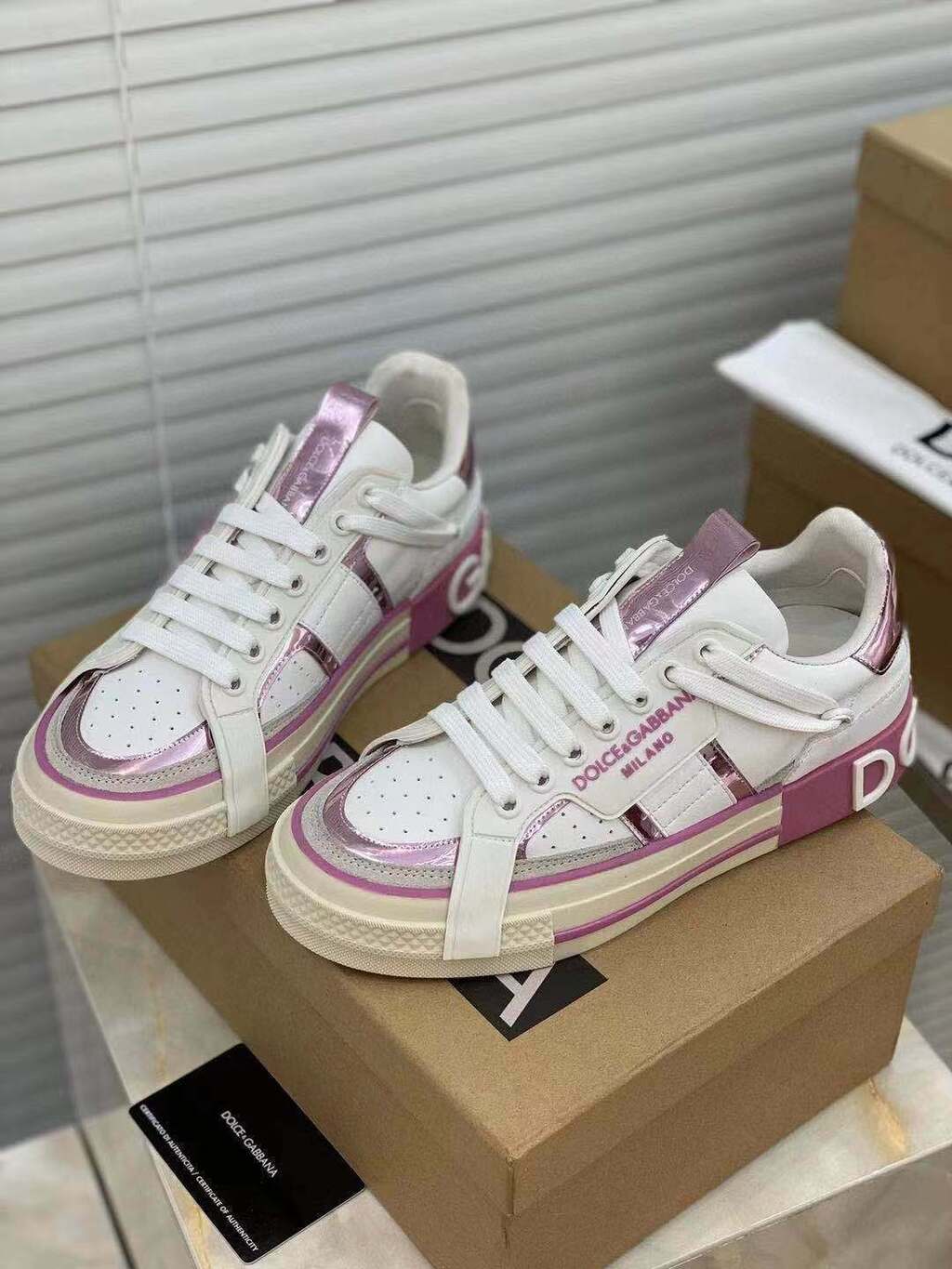 Tênis Couro Branco Rosa Detalhe Colorido