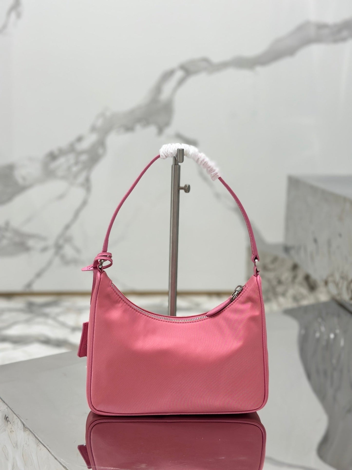 Bolsa Satchel Nylon Mini Placa Triangular