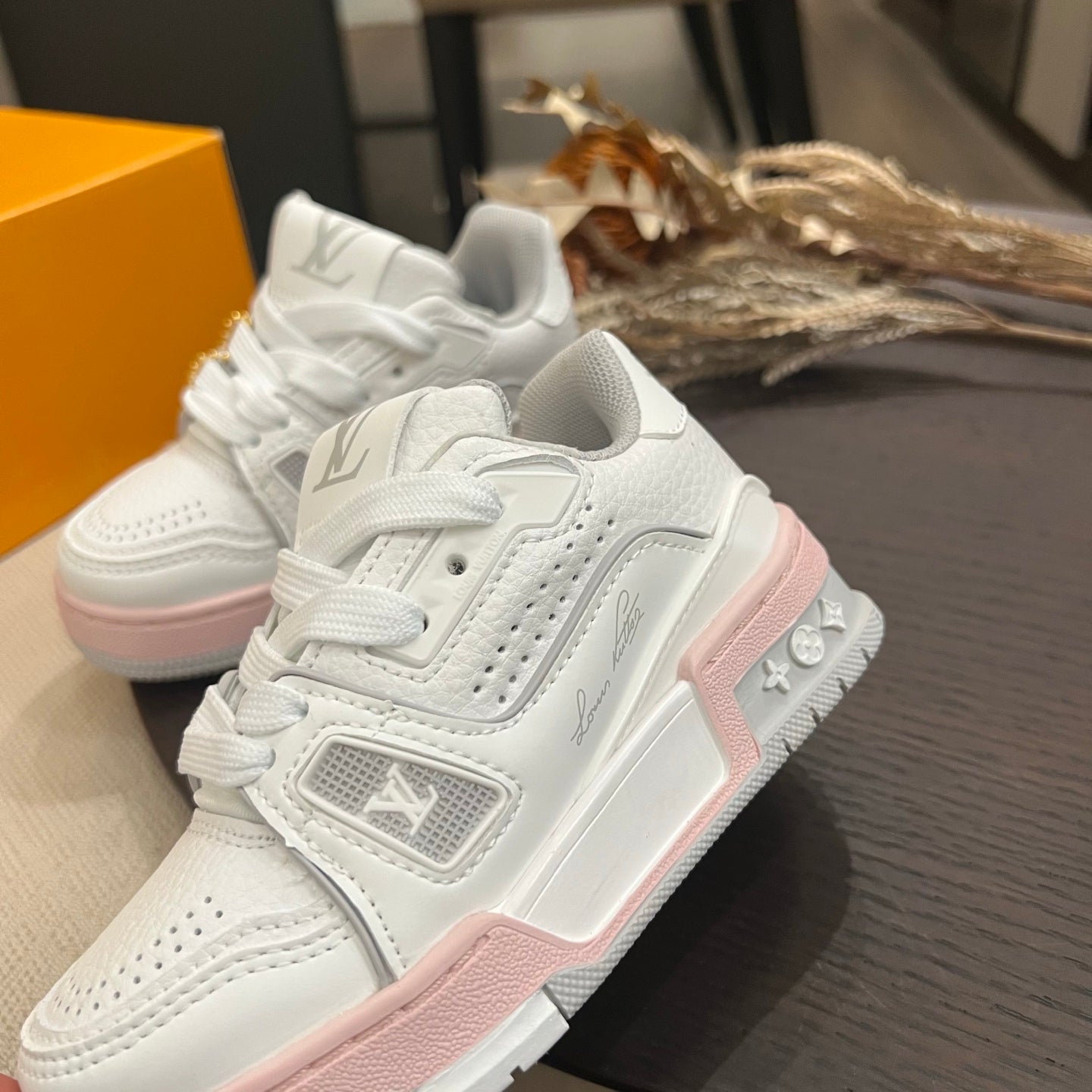 Tênis Infantil Couro Rosa e Branco Cano Baixo