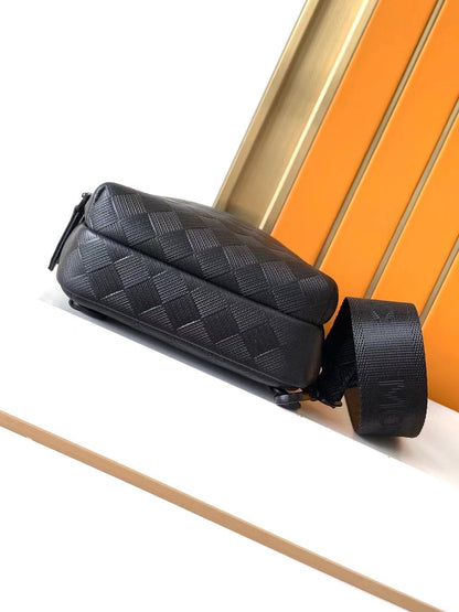 Mochila Nylon Preta com Detalhe Frontal Minimalista