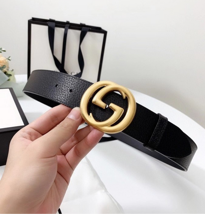 Cinto Couro Preto Fivela Letras Entrelaçadas