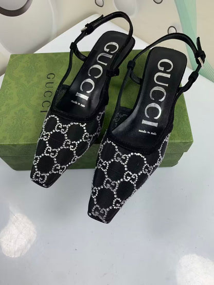 Sapatilha Slingback Couro Letras Entrelaçadas