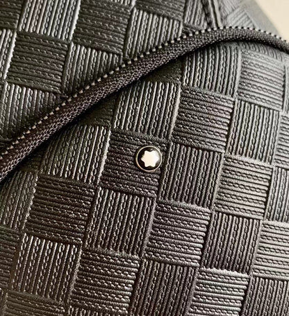 Mochila Nylon Preta com Detalhe Frontal Minimalista