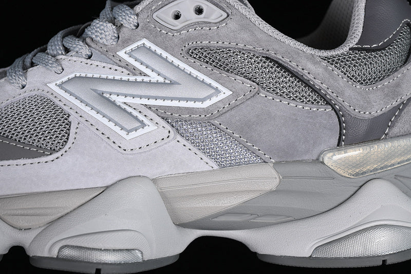 Tênis Runner Cinza Chumbo Detalhes Contrastantes