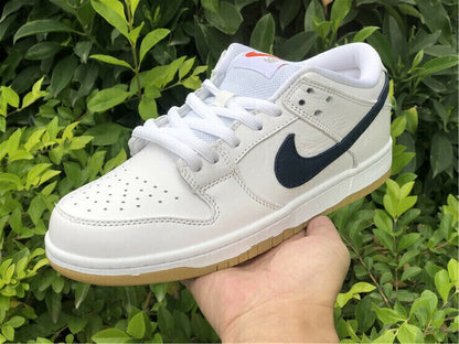 Tênis Cano Baixo Couro Branco Detalhe Azul Marinho