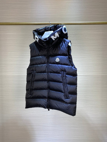 Colete Acolchoado Branco com Detalhes Pretos