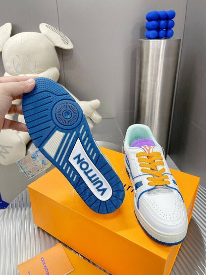 Tênis Couro Branco Detalhe Azul e Roxo