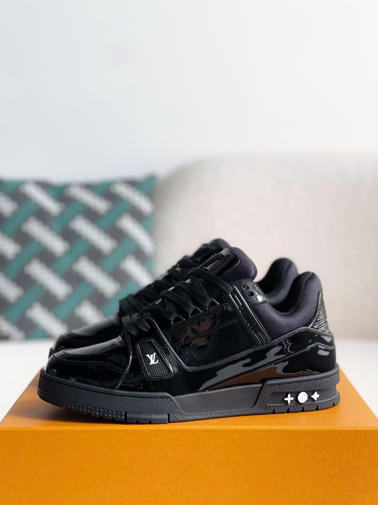 LOUIS VUITTON SNEAKERS