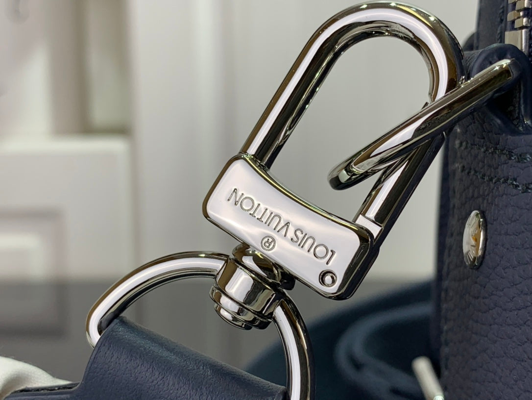 Bolsa Mensageiro Nylon Azul Marinho Detalhe Lateral