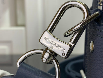 Bolsa Mensageiro Nylon Azul Marinho Detalhe Lateral