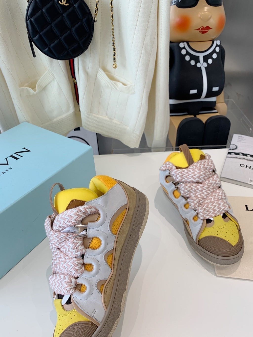 Tênis Couro Rosa Pálido Solado Chunky Glitter Detalhe Preto e Branco