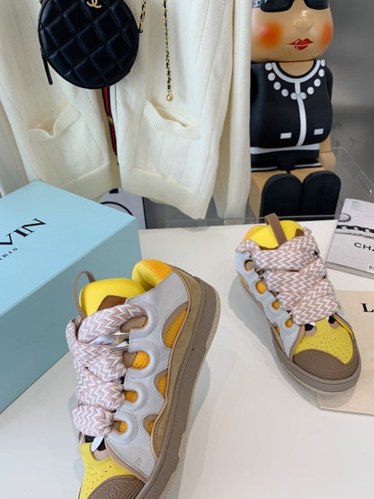 Tênis Couro Rosa Pálido Solado Chunky Glitter Detalhe Preto e Branco
