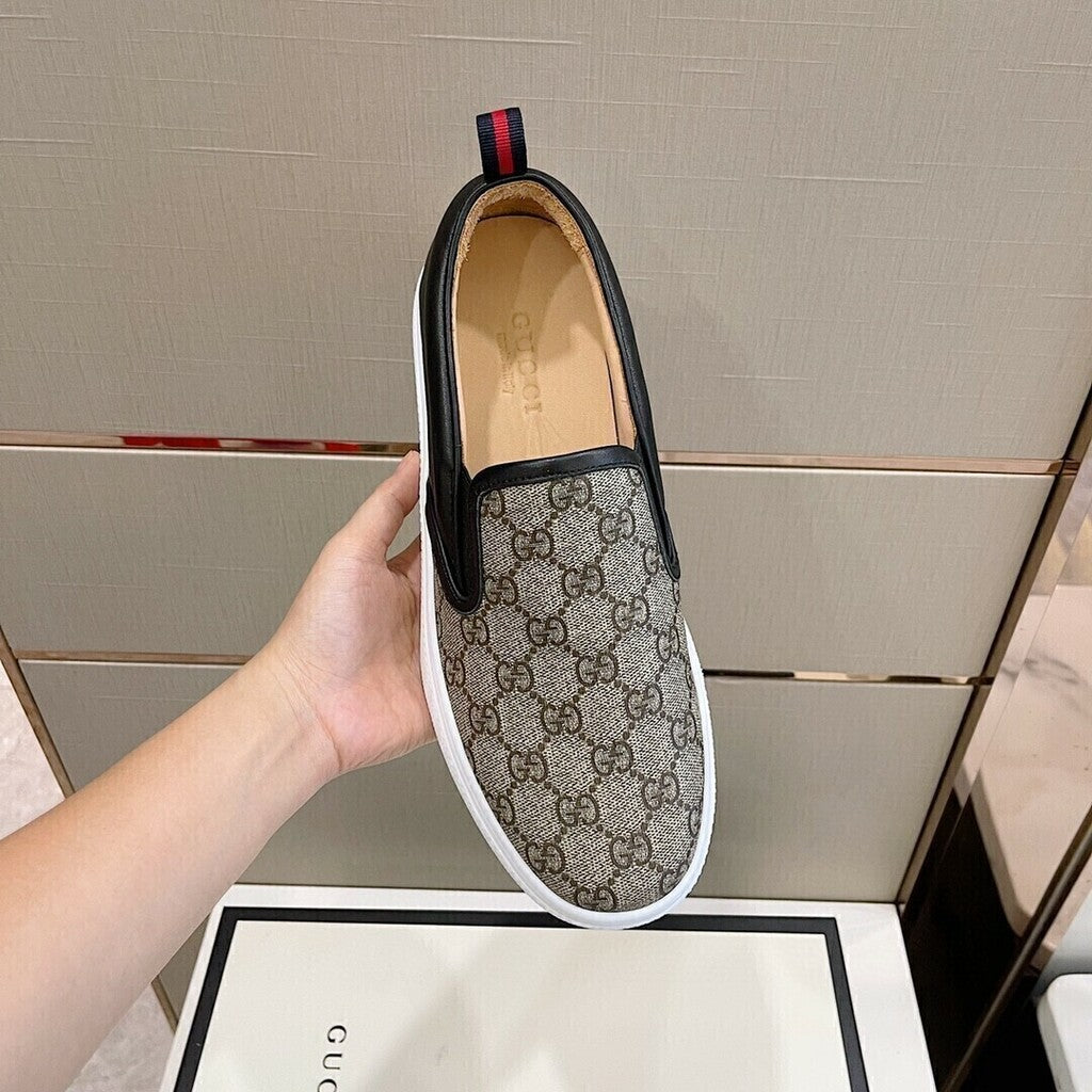Tênis Slip-On Lona Padrão Entrelaçado Marrom e Bege