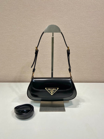 Bolsa Satchel Couro Estruturada Placa Triangular Frontal
