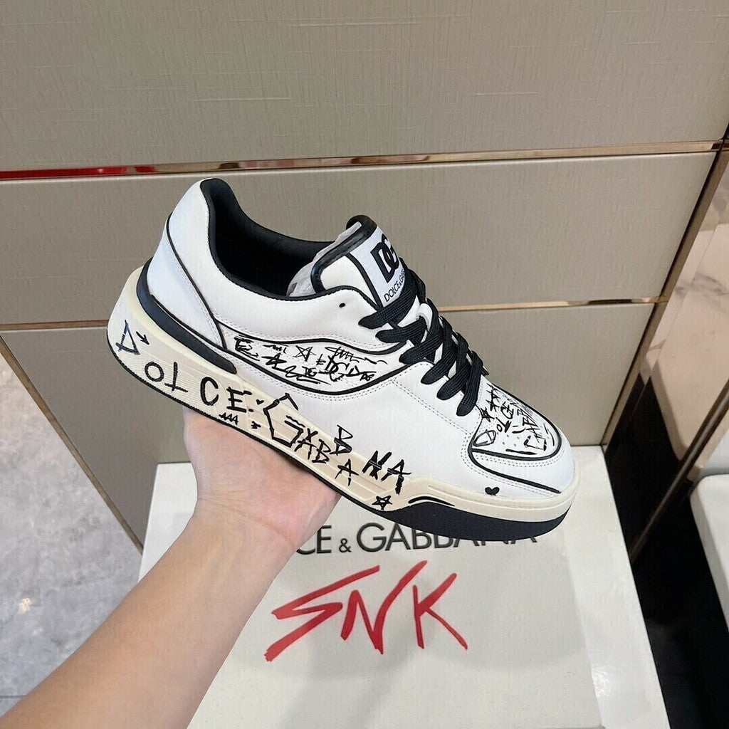 Tênis Couro Branco Estampa Graffiti