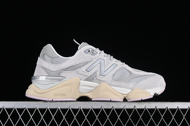 Tênis Runner Cinza com Detalhe Lilás